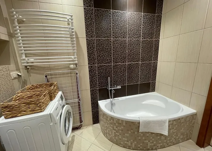 Al-dom Ogrodowa Bocianie Gniazdo Z Garazem アパート *